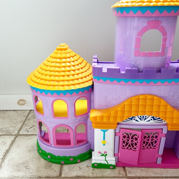 Dora the Explorer Castle nearly 2 feet tall 7 room Secret Door - Picture 2 of 13